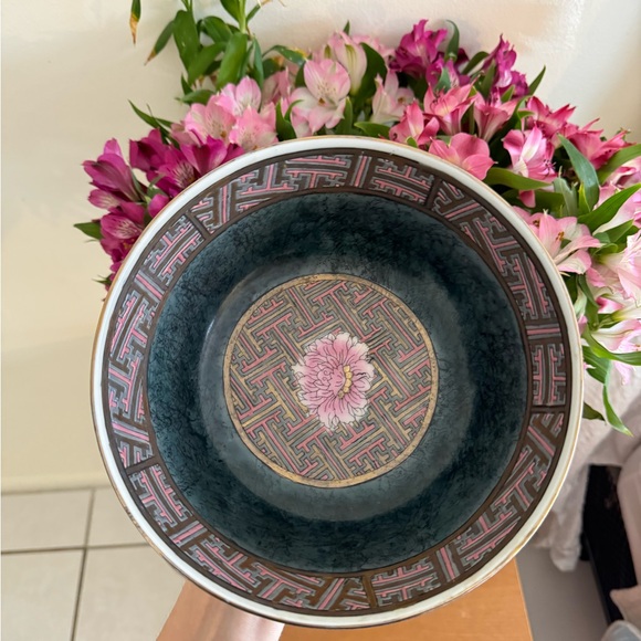 Chinese Porcelain salat bowl Lotus Flowers Geometric Green Rose Rim
Center PO - Picture 2 of 10